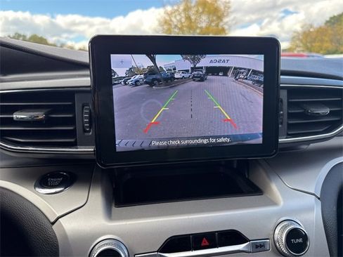 Used 2022 Ford Explorer XLT w/ Equipment Group 202A image 17