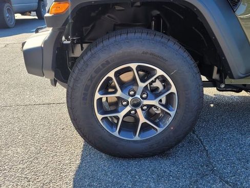 Used 2025 Jeep Wrangler Unlimited Sport AWD/4WD image 16