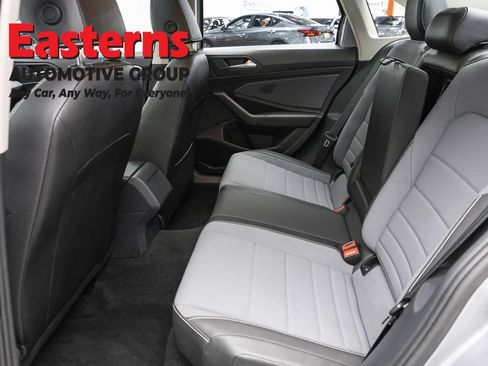 Used 2025 Volkswagen Jetta SE FWD image 20