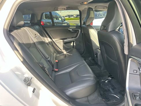 Used 2018 Volvo V60 T5 Cross Country w/ Convenience Package image 23