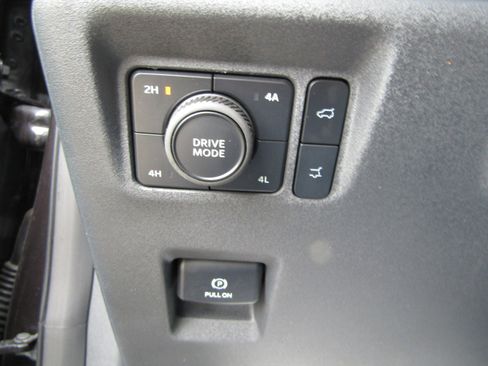 Used 2025 Ford Expedition Active AWD/4WD image 19