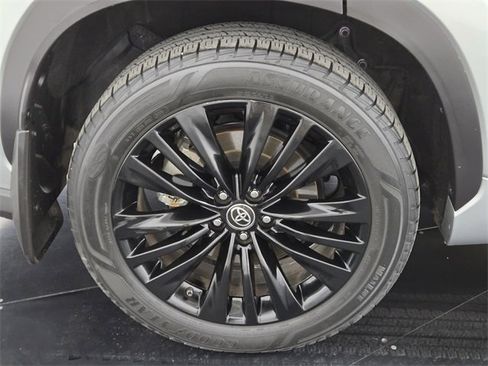 Used 2021 Toyota Highlander Platinum image 10