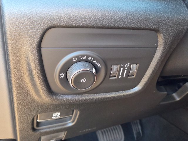 New 2027 Jeep Grand Cherokee Limited RWD image 27