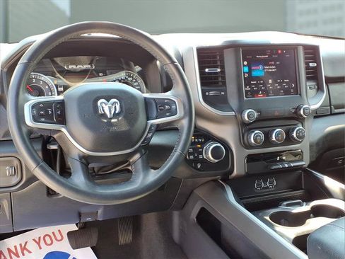 Used 2022 RAM 1500 Big Horn AWD/4WD image 3