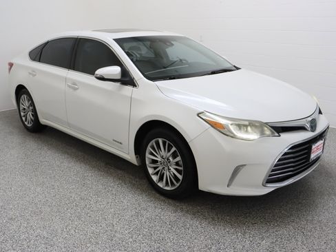 Used 2018 Toyota Avalon Limited FWD image 4