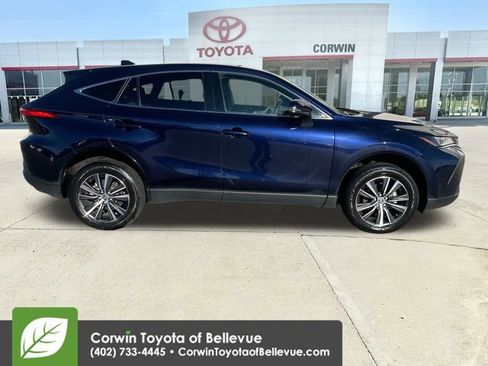 Certified 2022 Toyota Venza LE image 9