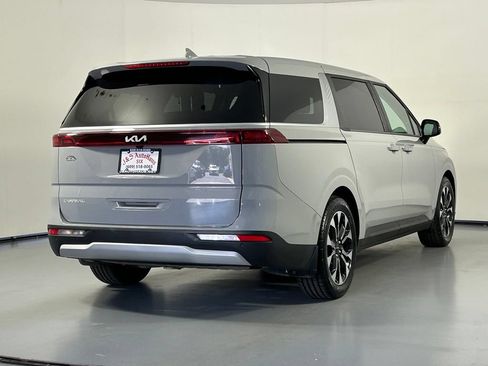 Used 2024 Kia Carnival EX FWD image 7