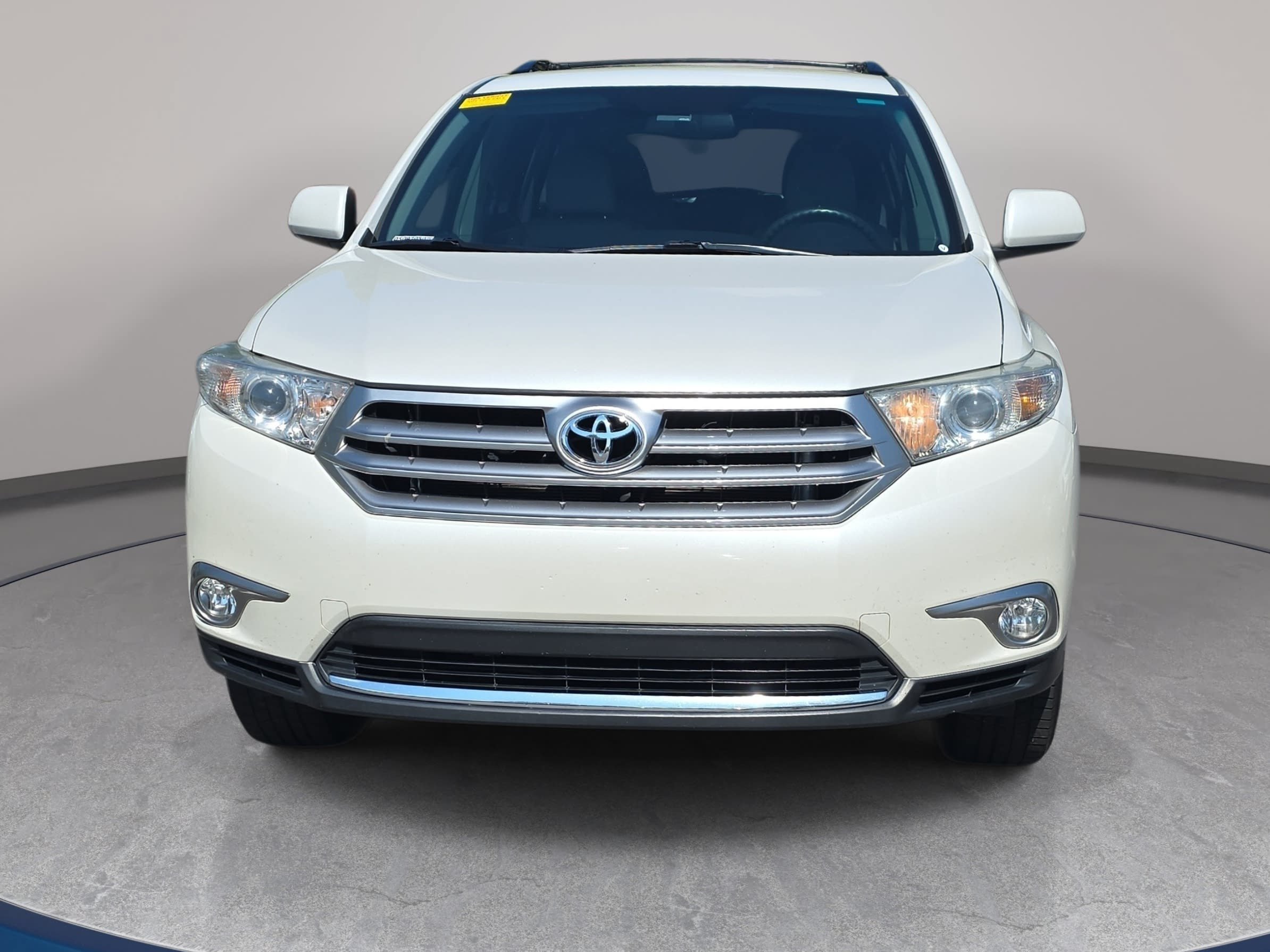 Used 2013 Toyota Highlander Plus FWD image 2