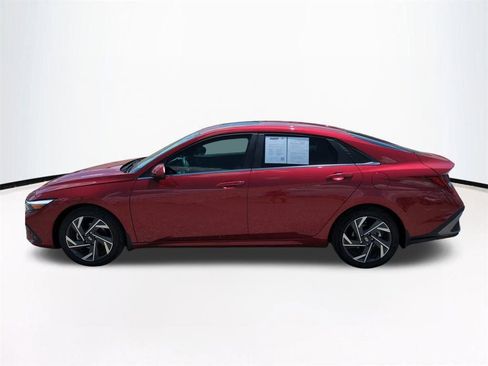 Certified 2025 Hyundai Elantra SEL FWD image 8