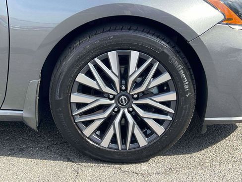 Used 2023 Nissan Altima 2.5 SV w/ SV Premium Package image 6