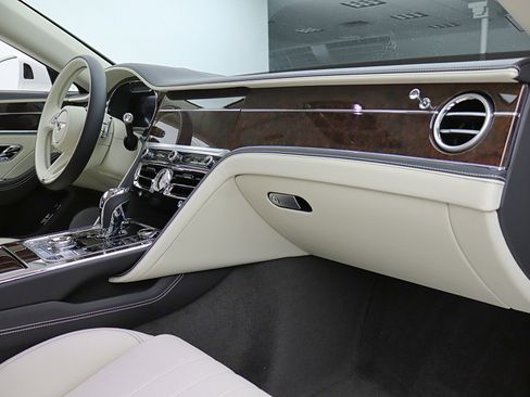 Used 2024 Bentley Flying Spur S V8 image 41