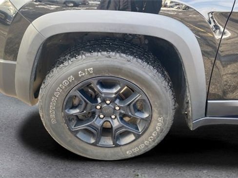 Used 2020 Jeep Cherokee Trailhawk w/ Cold Weather Group image 18