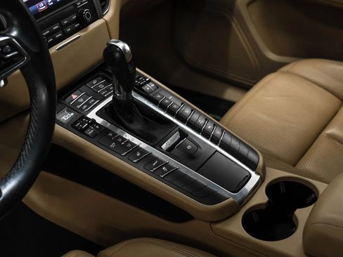 Used 2017 Porsche Macan image 23