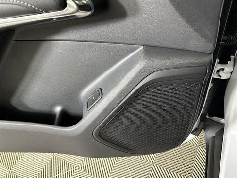 New 2026 Chevrolet Traverse LT w/ Driver Confidence Package image 24