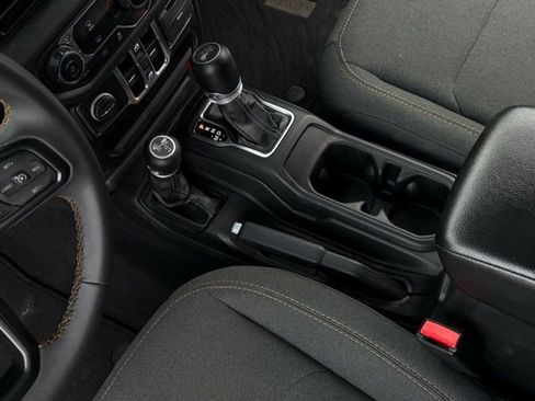 Used 2024 Jeep Wrangler Unlimited image 27