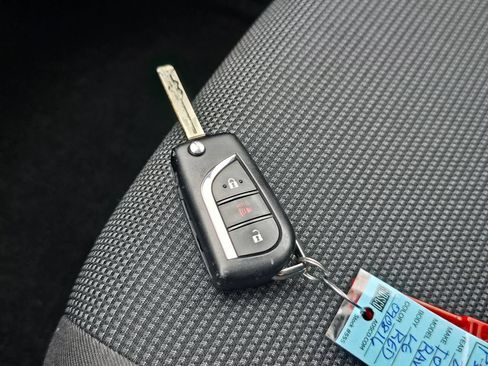 Certified 2023 Toyota RAV4 LE AWD/4WD image 34