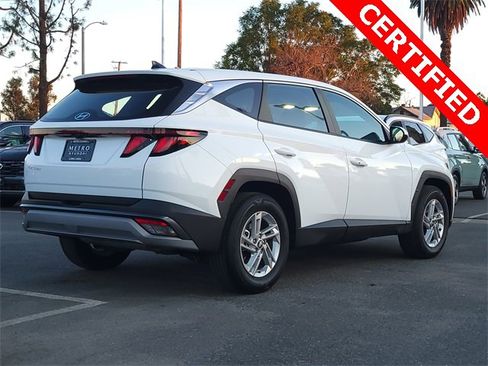 Used 2025 Hyundai Tucson SE image 2