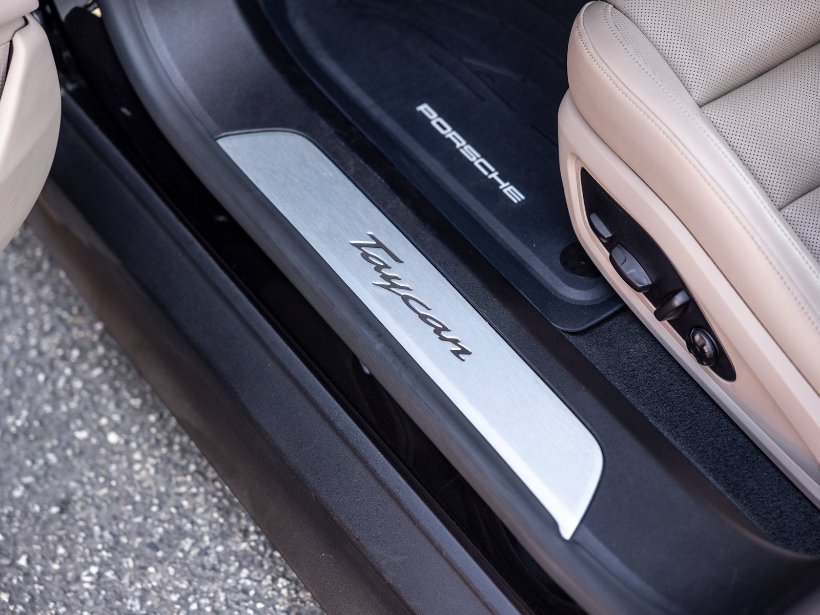 Certified 2025 Porsche Taycan RWD image 29