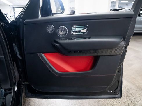 Used 2020 Rolls-Royce Cullinan Black Badge image 26