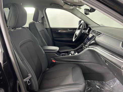 Used 2023 Jeep Grand Cherokee Laredo image 19