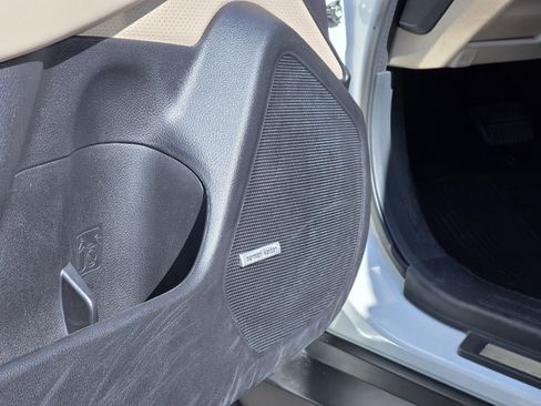 Used 2017 Subaru Outback 2.5i Limited image 19