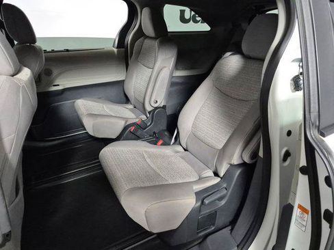 Certified 2023 Toyota Sienna LE FWD image 24