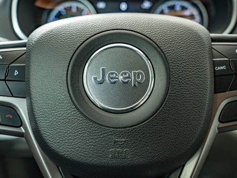Used 2019 Jeep Cherokee Limited FWD image 21