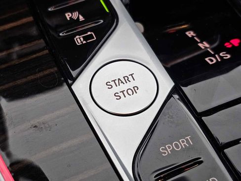 Used 2024 BMW X5 xDrive50e image 29