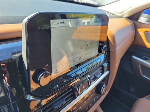 Used 2023 Nissan Pathfinder Platinum image 20