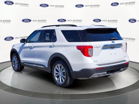 Certified 2023 Ford Explorer XLT w/ Equipment Group 202A AWD/4WD image 3