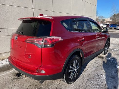 Used 2017 Toyota RAV4 LE image 7