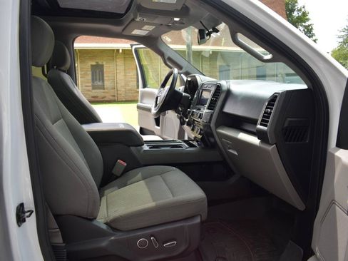 Used 2016 Ford F150 XLT w/ Equipment Group 302A Luxury AWD/4WD image 21