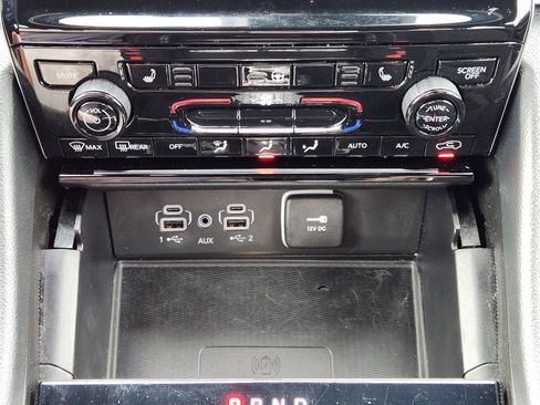 Used 2024 Jeep Grand Cherokee Laredo X w/ Luxury Tech Group I AWD/4WD image 28