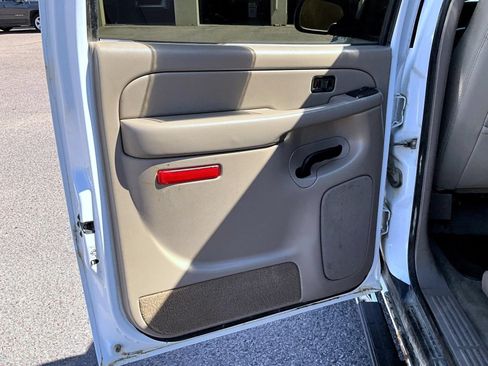 Used 2005 Chevrolet Avalanche Z71 w/ Sun And Sound Package AWD/4WD image 20