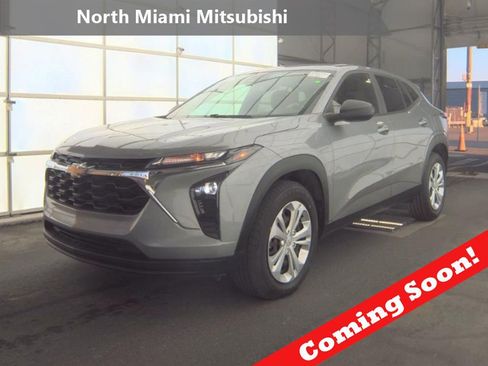 Used 2024 Chevrolet Trax LS w/ Driver Confidence Package FWD image 1