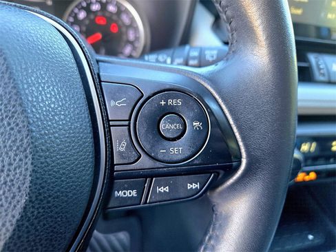 Used 2019 Toyota RAV4 XLE Premium image 16