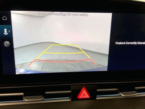 Used 2025 Hyundai Elantra SEL image 21