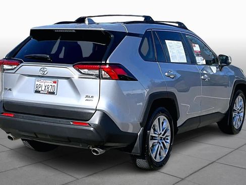 Used 2020 Toyota RAV4 XLE Premium image 12