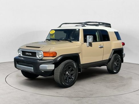 Used 2014 Toyota FJ Cruiser 4WD w/ Convenience Package image 1