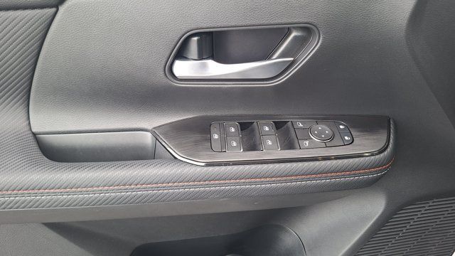 Certified 2025 Nissan Kicks SR FWD image 17