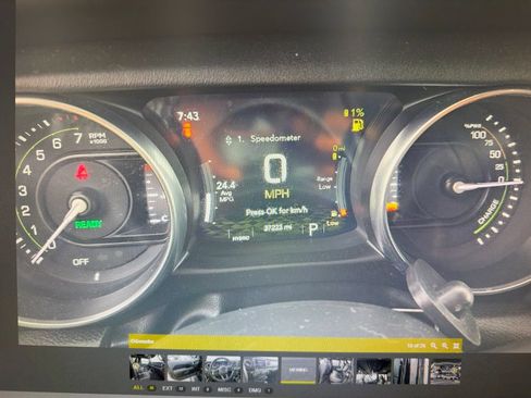 Used 2022 Jeep Wrangler Unlimited Sahara w/ Cold Weather Group AWD/4WD image 13