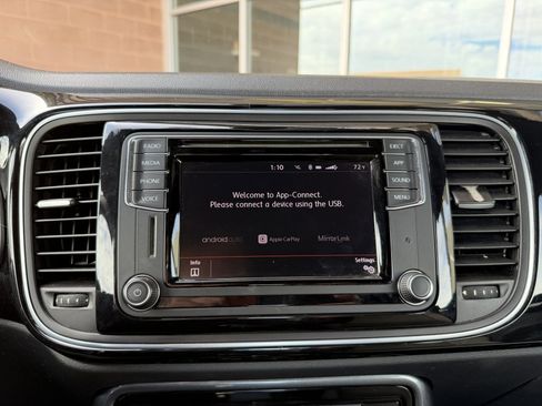 Used 2018 Volkswagen Beetle 2.0T SE image 19