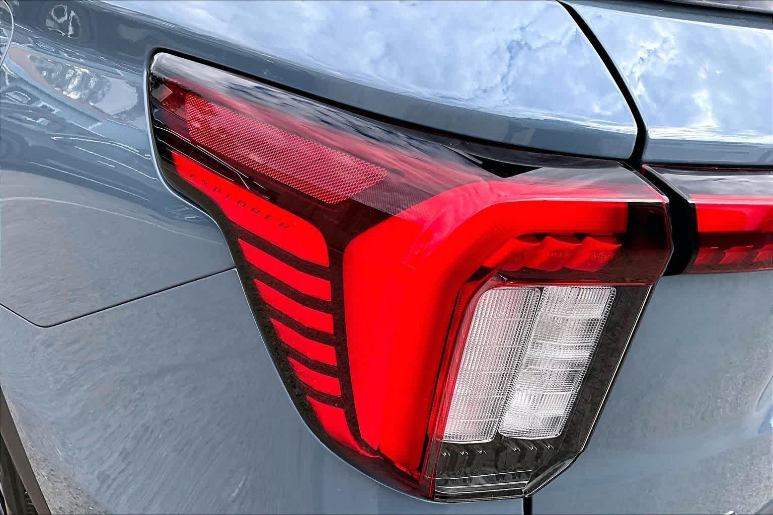 Used 2025 Ford Explorer Active w/ Active Comfort Package RWD image 29