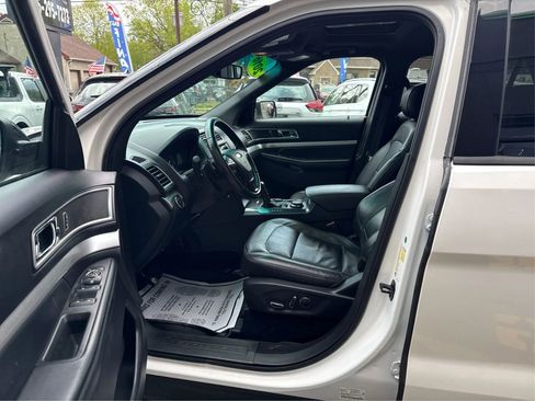 Used 2016 Ford Explorer XLT w/ Equipment Group 202A AWD/4WD image 8