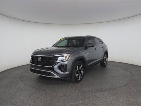 Used 2024 Volkswagen Atlas Cross Sport SE image 2
