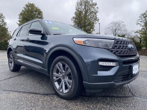 Used 2022 Ford Explorer XLT w/ Equipment Group 202A AWD/4WD image 3