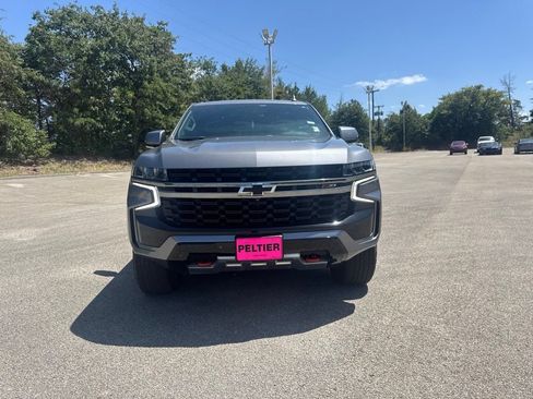 Used 2022 Chevrolet Tahoe Z71 w/ Luxury Package AWD/4WD image 2