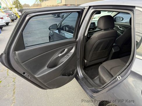 Used 2018 Hyundai Elantra GT image 11