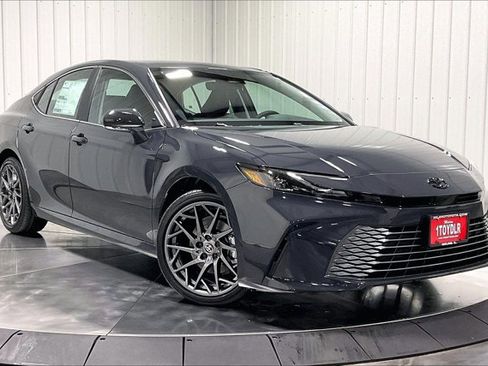 New 2026 Toyota Camry Hybrid image 2