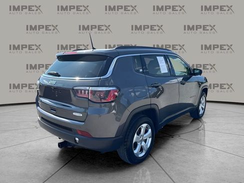 Used 2018 Jeep Compass Latitude w/ Cold Weather Group AWD/4WD image 3